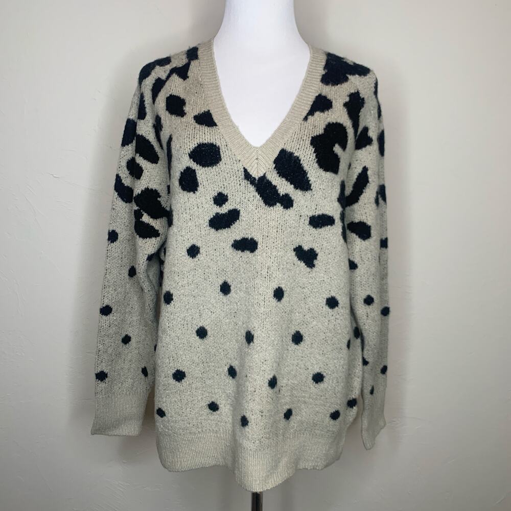 Boutique Gray Black Cheetah Leopard V Neck Sweater Small